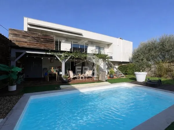 Maison d'exception à vendre à Mérignac - Bourran, 8 pièces, piscine et grand terrain