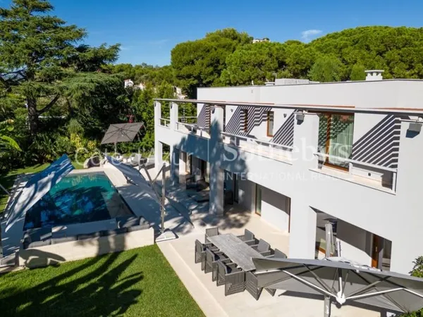 Magnifique villa contemporaine sur la Presqu'île du Cap-Ferrat - vue mer.