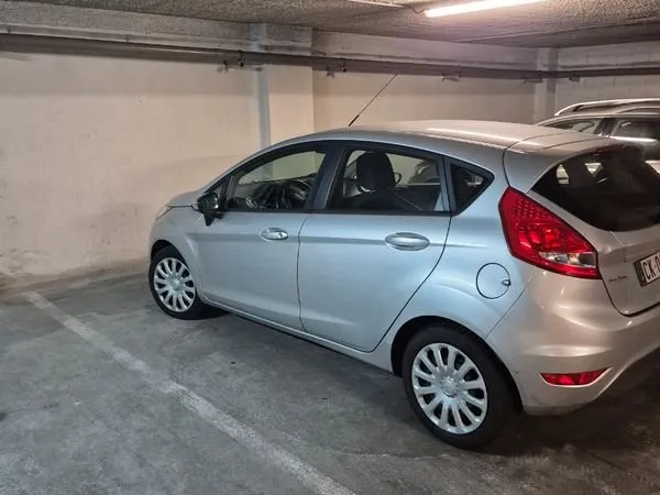 Place de parking couverte à louer avec portail sécurisé