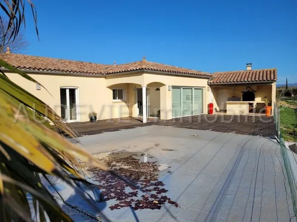 Belle villa avec piscine et dépendance sur 1200m²