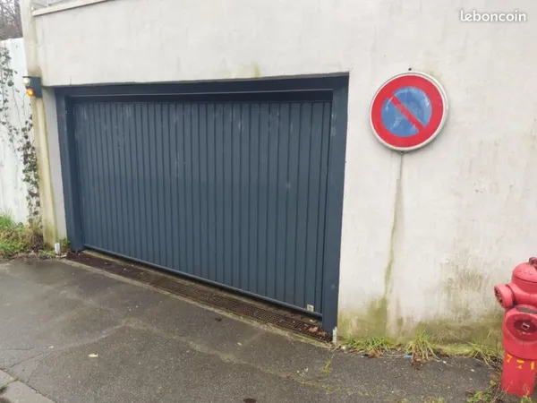 Emplacement large de Parking Sécurisé à Vendre - Nancy, Rue de la Colline, Av de la libération