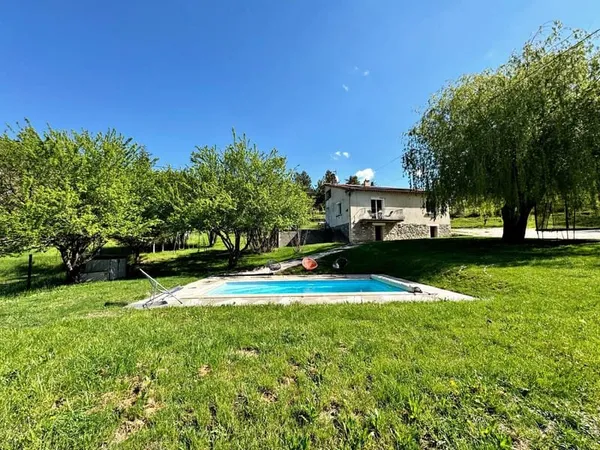 Entre mer et montagne : maison avec piscine, grand terrain et pa