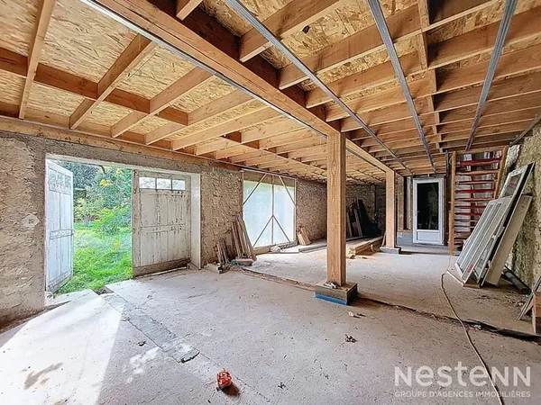 A Vendre Maison en pierre de 146 m² à finir de rénover avec jardin au coeur de Gondrin