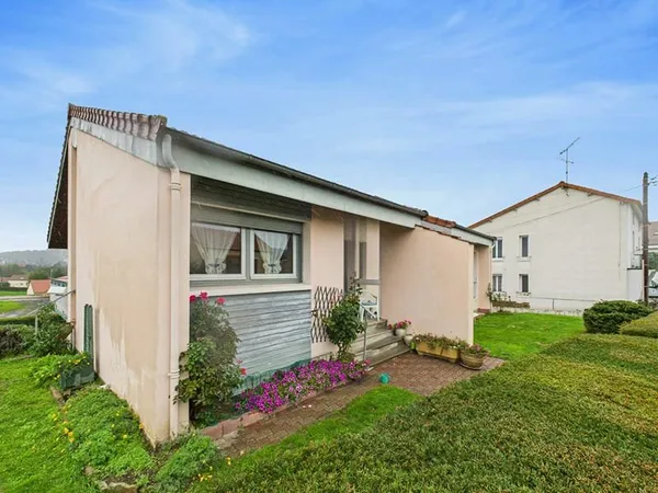 Villa de caractère des années 70 € Plain-pied lumineux avec sous-sol aménagé
