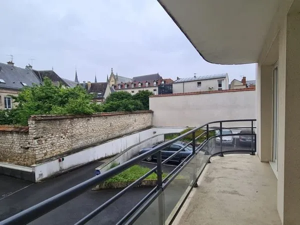 Beau type 2 avec terrasse et parking