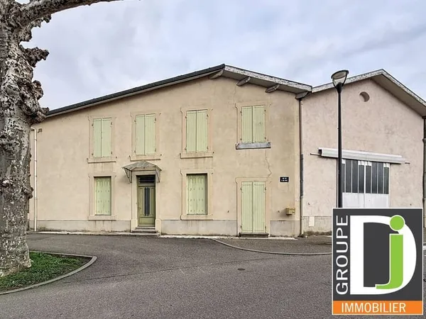 Maison sur 2 niveaux avec grand garage