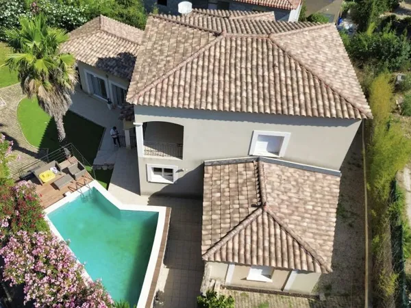 JUVIGNAC - Villa T6 de 218m2 avec piscine