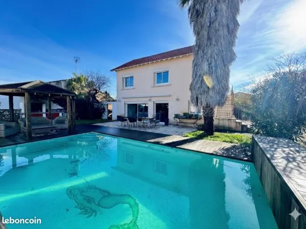 Villa 4 pièces 200 m²