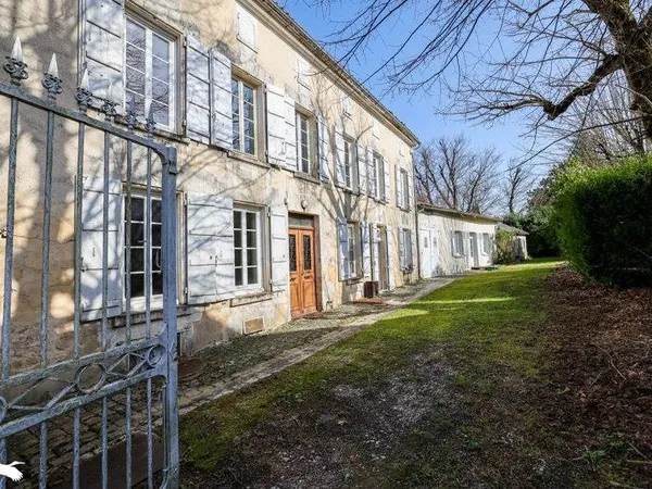 Maison de bourg 16 pièces 342 m²