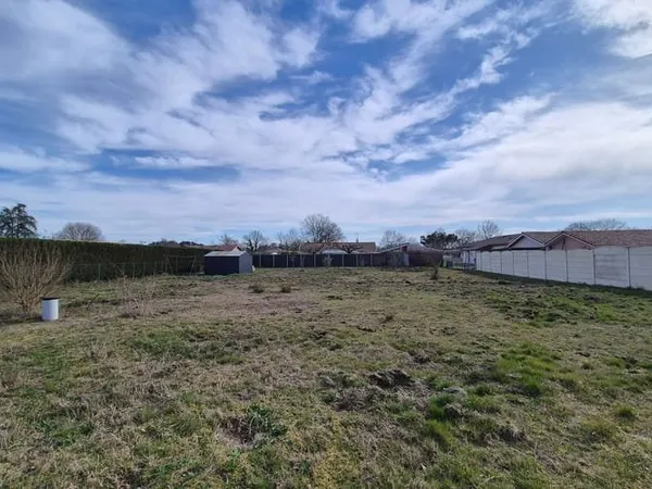 Terrain 1079 m²
