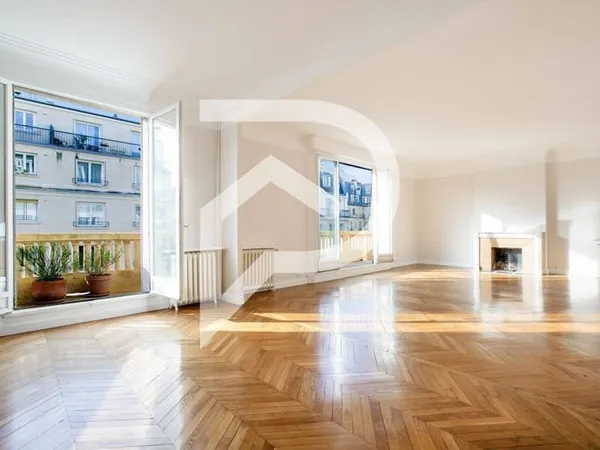 Appartement 8 pièces 331 m²