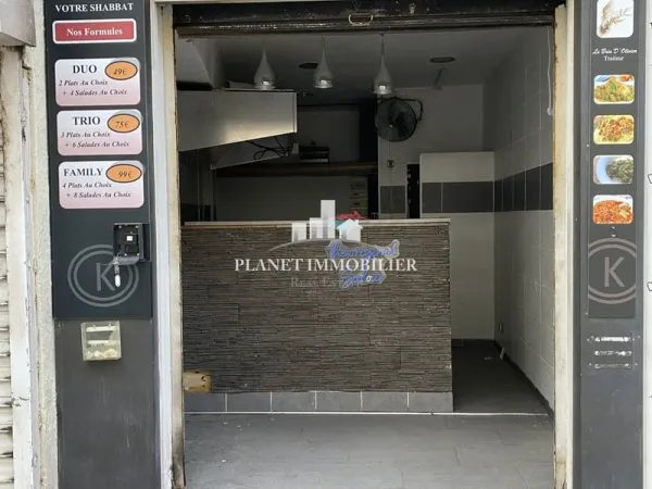 LOCAL COMMERCIAL sur JUAN LES PINS avec BAIL COMMERCIAL pour