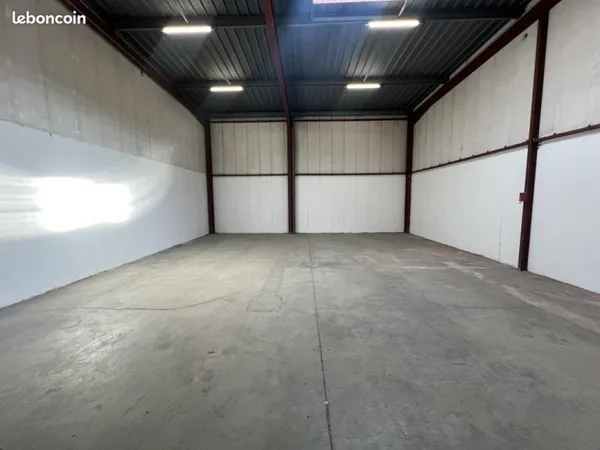 Local bureaux 300 m²
