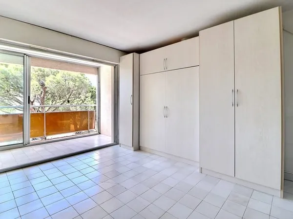 VENTE EN EXCLUSIVITE - FREJUS PLAGE - STUDIO DE 20M2 AVEC GARAGE