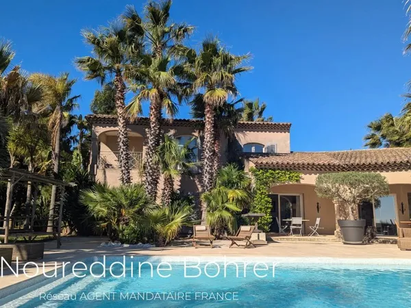 Demeure style provençal 7 pièces 251 m²