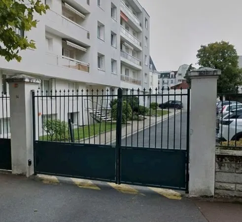 Place de parking gare du parc saint maur