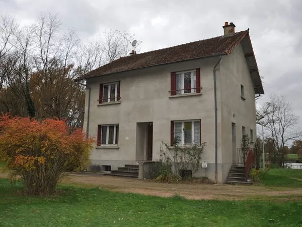 Grand pavillon des années 60, à la campagne, avec 3 chambres