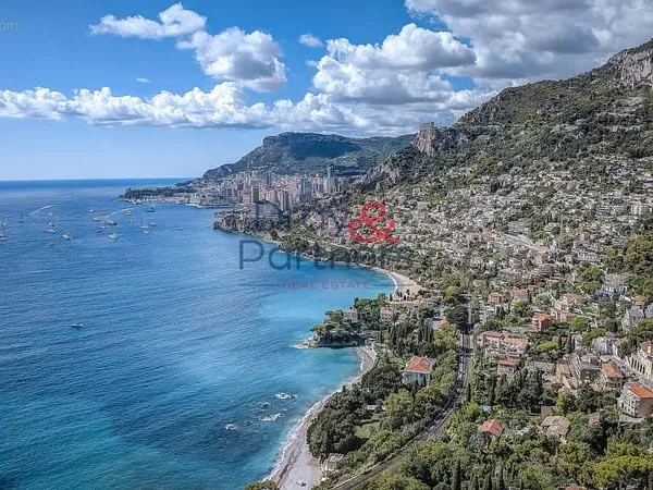 Roquebrune Cap Martin , Le Chateau de la mer , dernier étage appartement de 102m2 avec 30m2 de terra