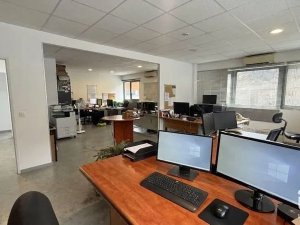 Bureaux 75 m²