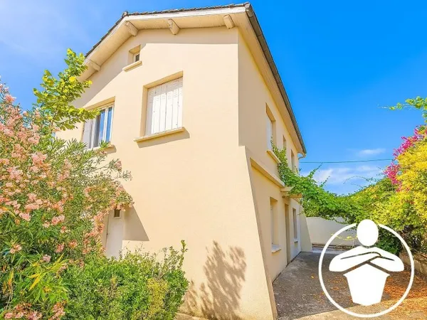 À Vendre maison au calme à Roquefort