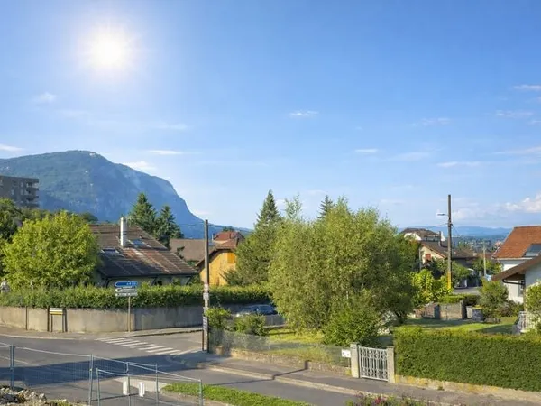 AMBILLY - APPARTEMENT T4 DE 92M2 HYPER CENTRE AMBILLY AU ROYAL PARC AU PIED DE LA VOIE VERTE
