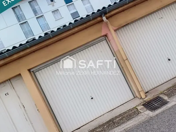 Garage situé dans copropriété sécurisée et fermée