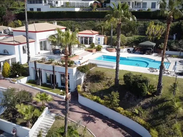 Maison 8 pièces 665 m²