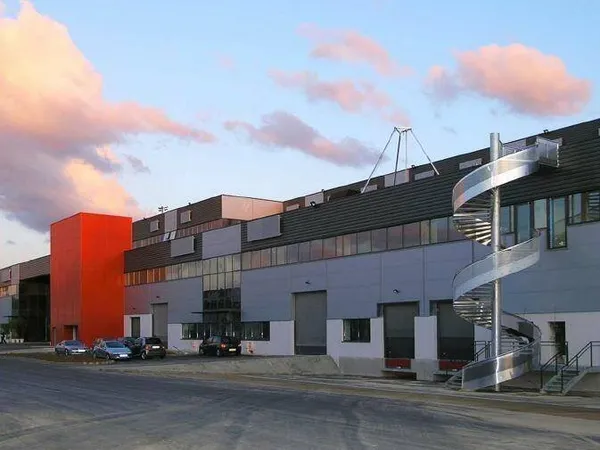 Local d'activité 693 m²