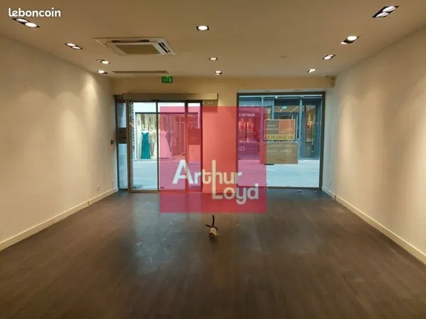 LOCAL COMMERCIAL 103 m² CLERMONT-FERRAND