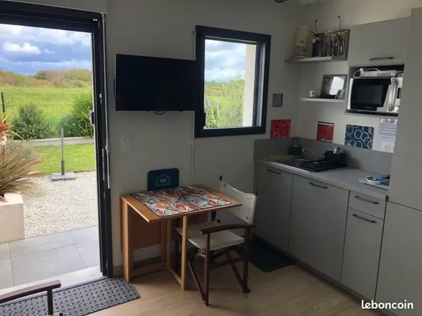 Joli studio vue dégagée sur campagne et tout proche du port D Etel
