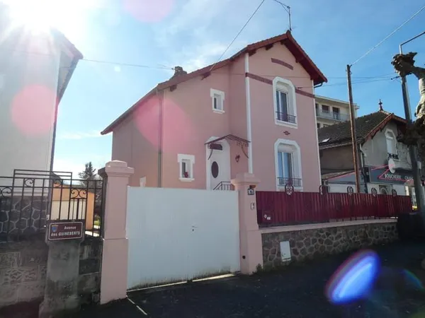 MONTLUCON Charmante maison de famille avec garage et jardin