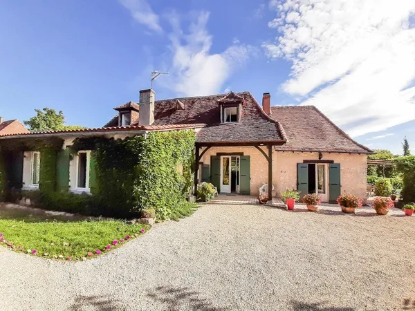 Maison Vente Bassillac et Auberoche 8p 170m² 425000€