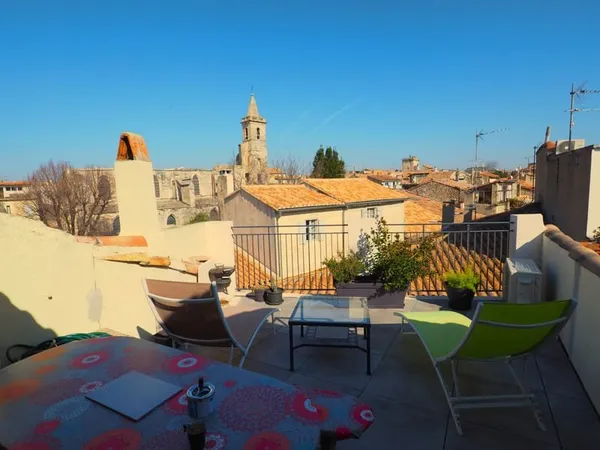 Charmante maison avec terrasse au coeur du centre-ville d'Arl
