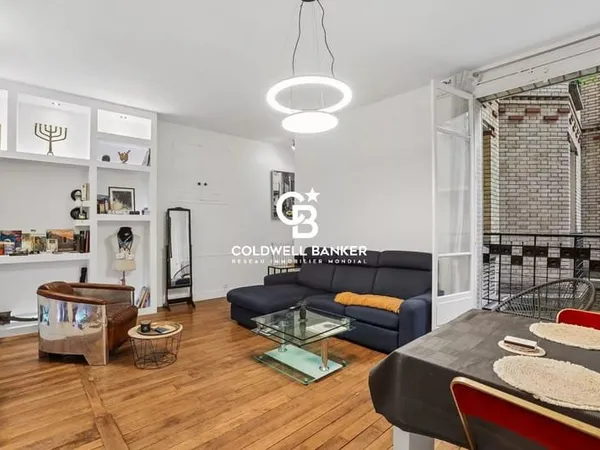 À vendre : grand 2 pièces, charme de l'ancien
