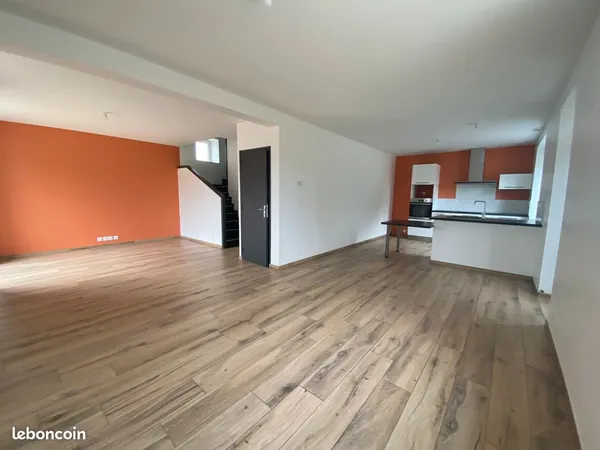 Maison 4 chambres 10 mn CARHAIX