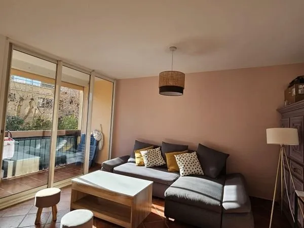 Appartement 66m² traversant avec loggia plein sud