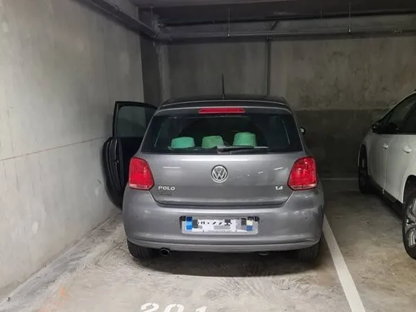 Parking 13 m²
