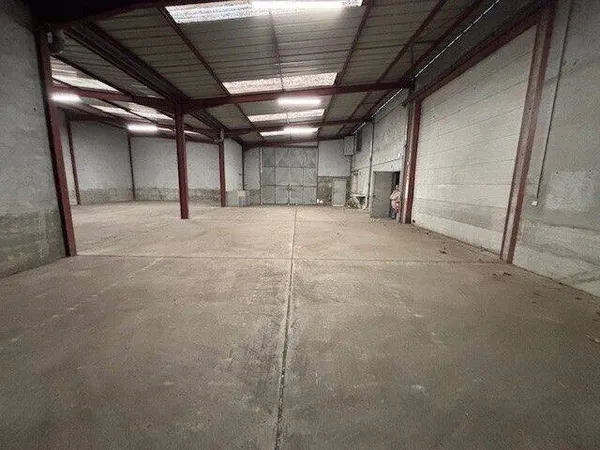 Local d'activité 860 m²