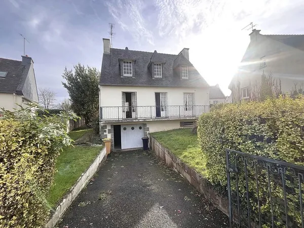 Maison proche bourg avec jardin et garage