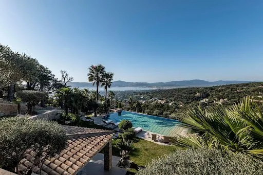Maison 10 pièces 580 m²