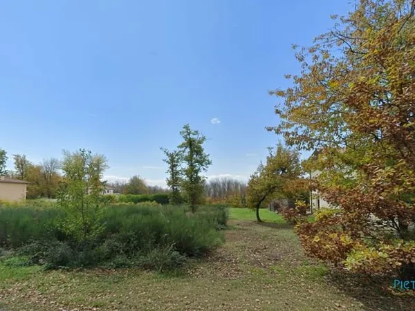 MONSTEROUX-MILIEU - Terrain constructible plat à viabiliser - 9