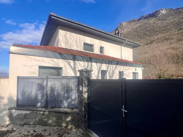 Élégance contemporaine & fort potentiel pour cette villa à St Paul-de-Varces