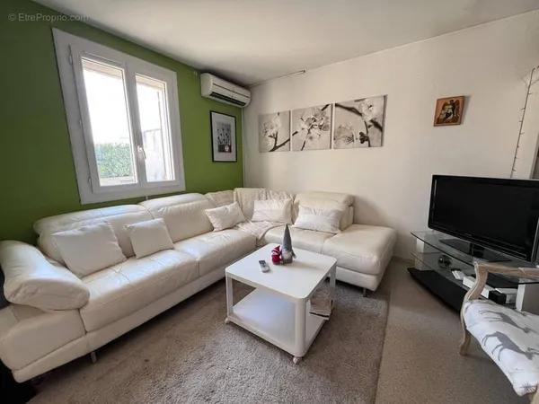 Gignac La Nerthe, villa de Type 4/5 sur environ 389 m2 de terrain