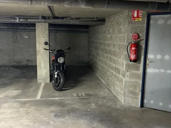 Parking 2 motos gare st jean