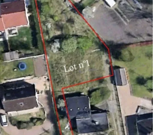 CHANTEAU - TERRAIN DE 800M2 - AU CALME