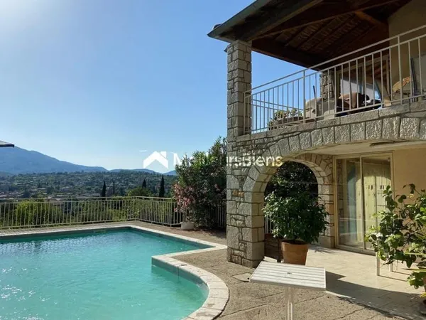 Exclusivité / Sud Ardèche Les Vans : Maison de 185 m². Terrain de 2 165 m² avec Piscine et Vue