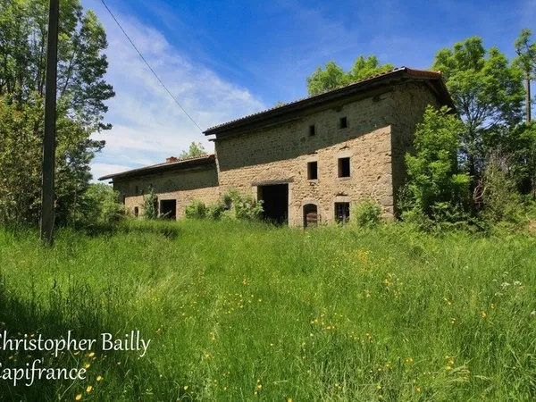 Maison de campagne de 173 m² au sol, à rénover, sur 1600 m² de terrain