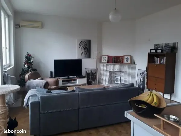 T3 rochechouart proche centre ville avec balcon