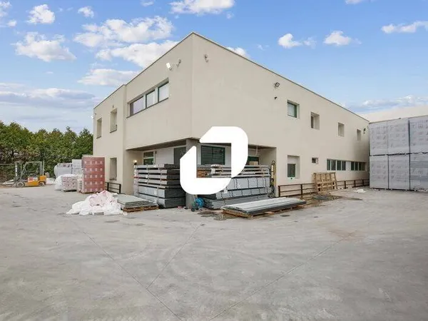 Local d'activité 3273 m²