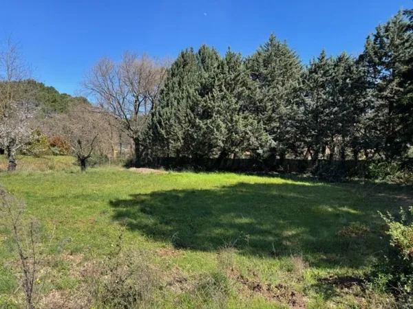 Terrain 620 m²
